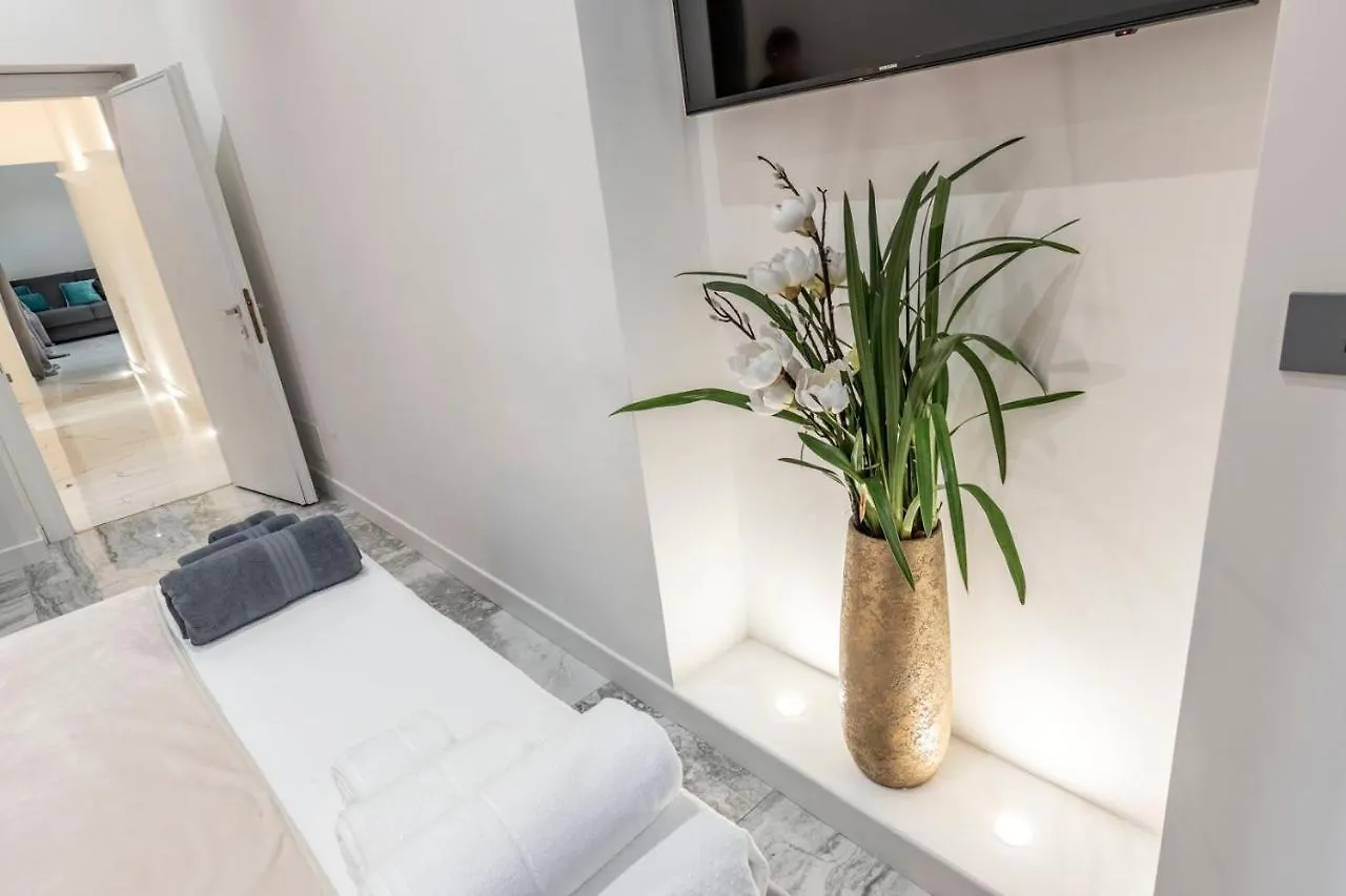 Trevi Luxury Apartment Jacuzzi Rome 0*,  Italy