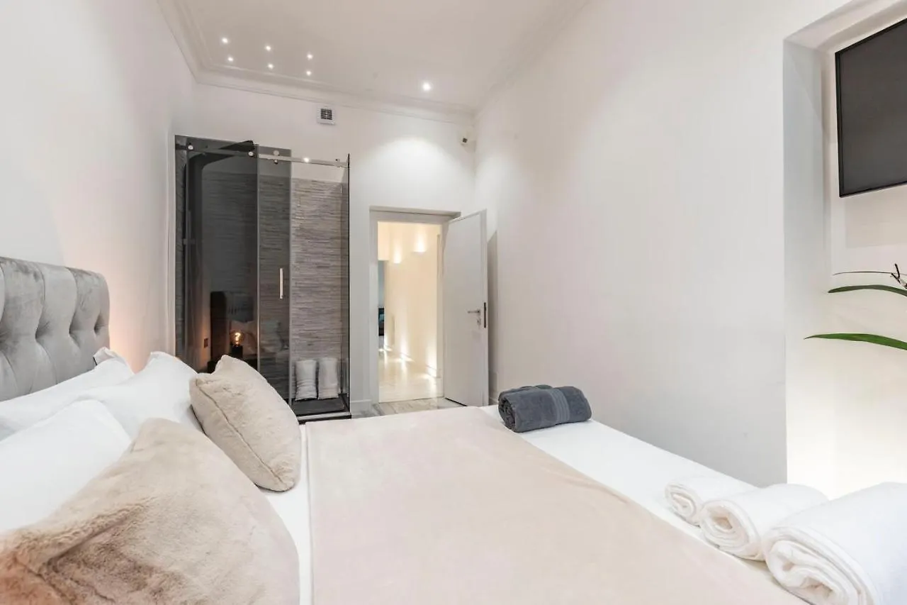 Trevi Luxury Apartment Jacuzzi Rome Italy