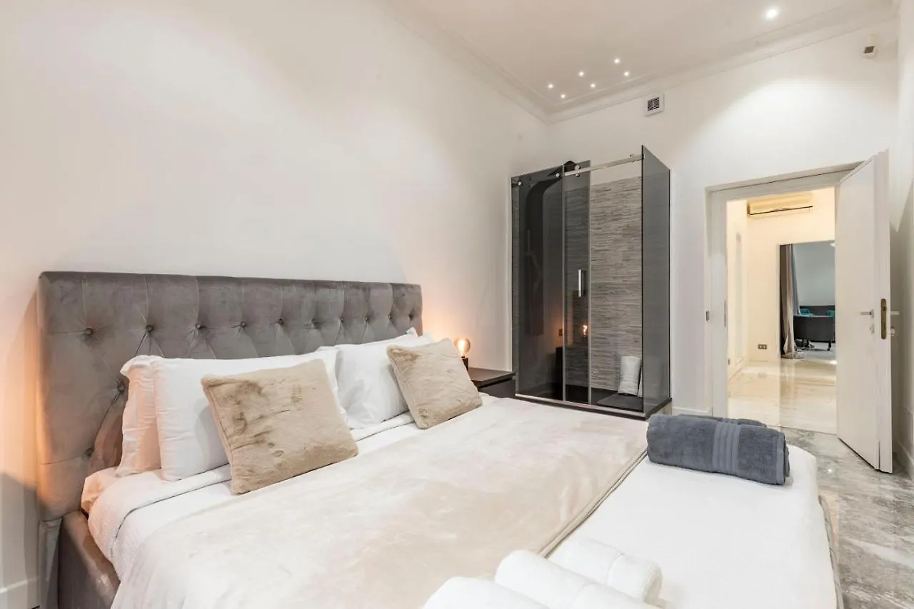 Trevi Luxury Apartment Jacuzzi Rome 0*,  Italy